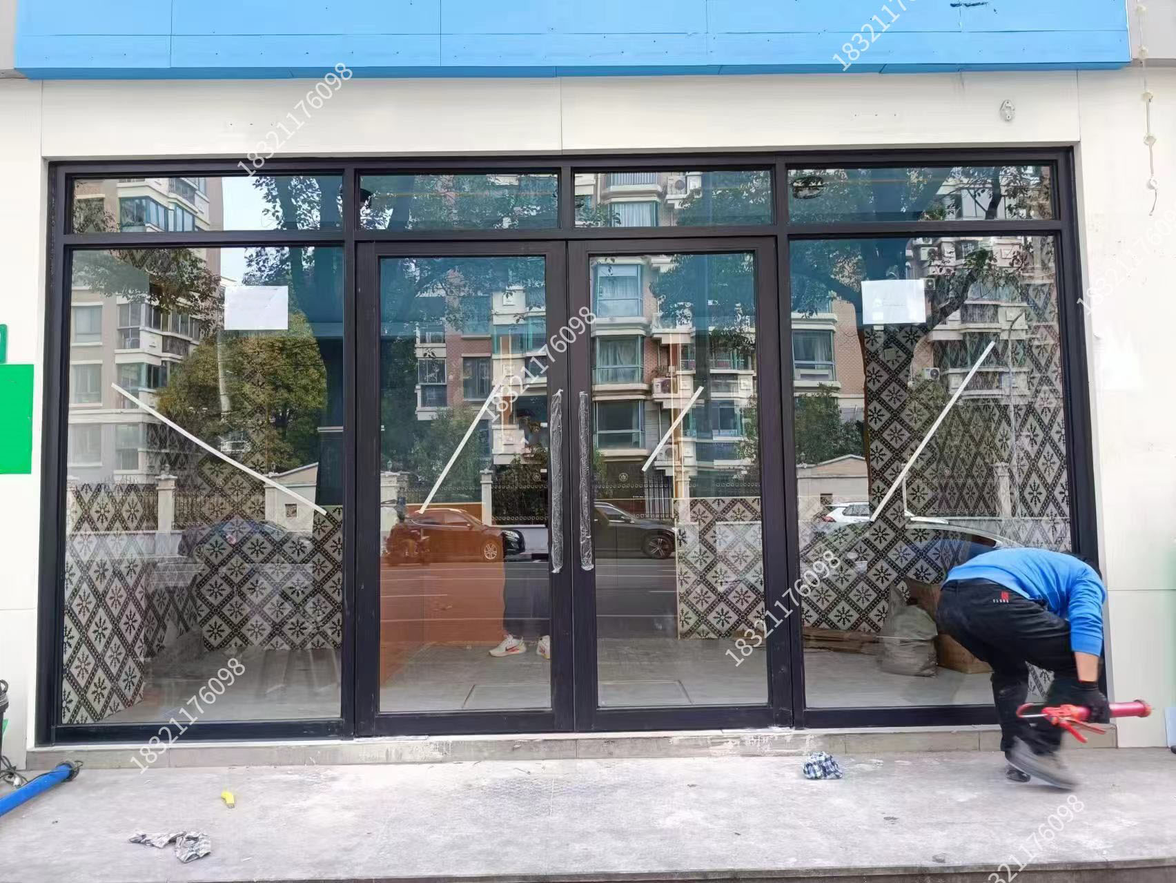 咖啡色铝合金地弹簧推拉门 - 有框门